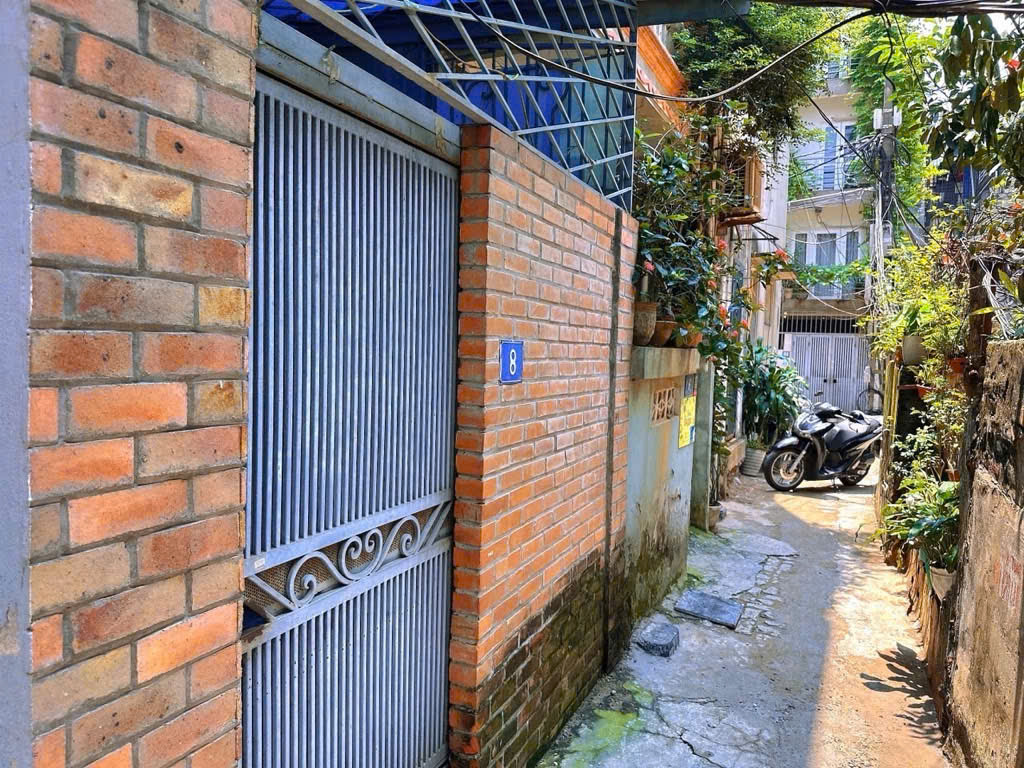 NHÀ NGÕ HOÀNG HOA THÁM, 47M X 3 TẦNG ĐẸP, SĐCC, 9,3 TỶ  NGÕ RỘNG HƠN 4M THÔNG THOÁNG, 10M RA SÂN ĐỖ Ô TÔ